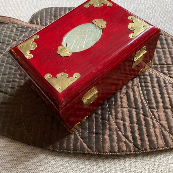 Red Wooden Jewelry Box,Inlaid Hancarved Jade, Brass hardware,Hinged, Silk Lining - Picture 7 of 9